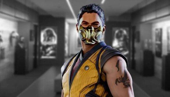 Personaje de Mortal Kombat con traje amarillo y máscara en un entorno moderno