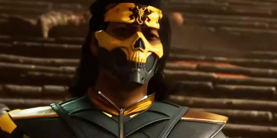 Personaje Takeda Takahashi de Mortal Kombat 1 con máscara amarilla y negra